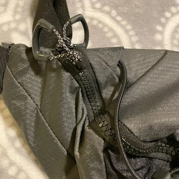 The North Face Lumbnical Small Lumbar Fanny Pack Black/Asphalt Gray, NWOT - Picture 5 of 8